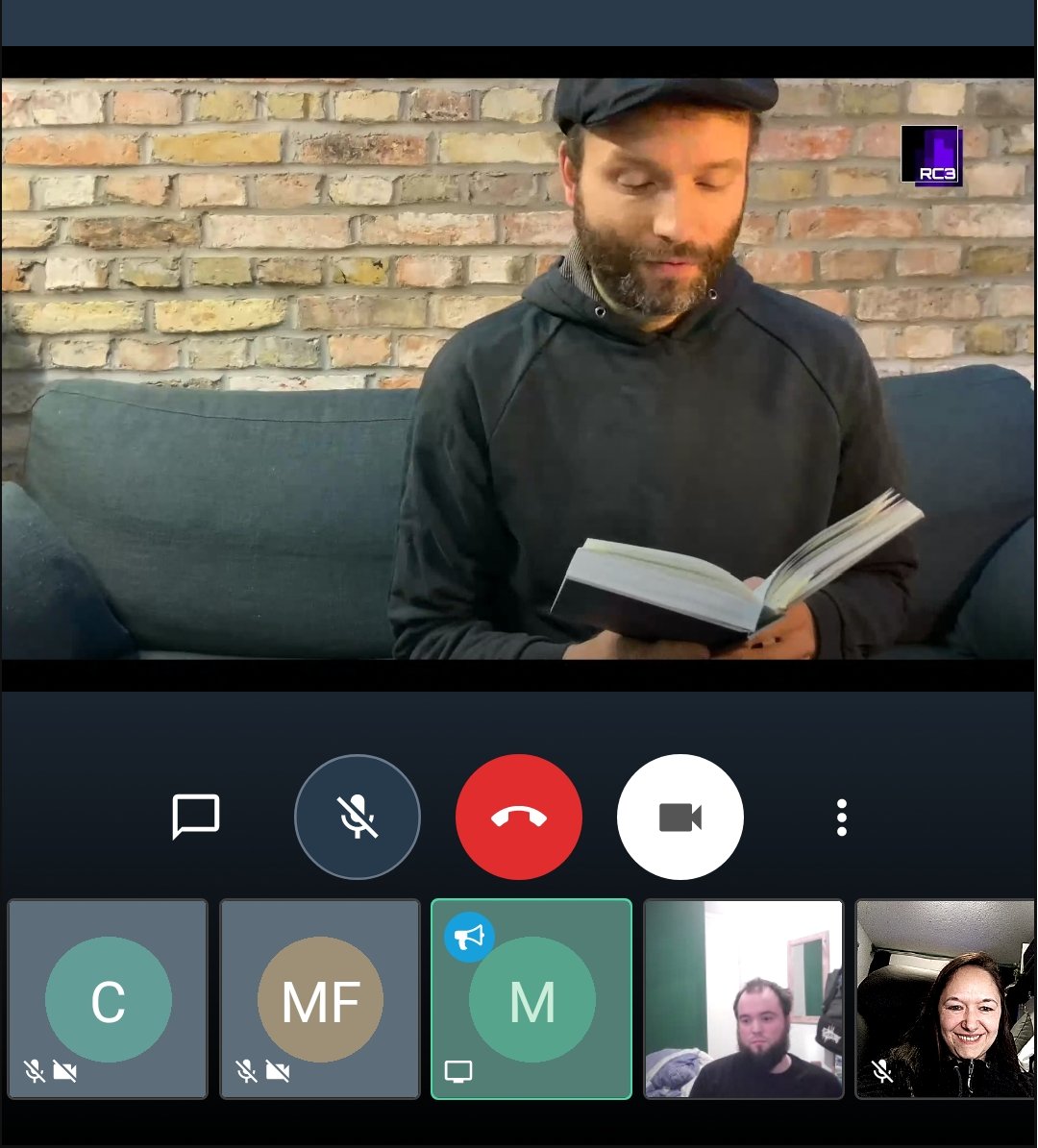 jenny_jasberg's tweet photo. Improvisieren in #Neuland:
wenn alles überlastet scheint, finde einfach die eine Person, bei der der #Livestream läuft und schon biste im Chat mit #marc_uwe_kling
😂
#RequestTimeOut
#rC3 #37c3 https://t.co/GM1SeNYNax