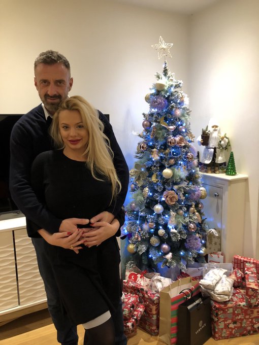 Merry Christmas thank you all from myself and the only woman I love @RomanovElizabet ❤️❤️ https://t.<a href="/tag/nouvellephotodeprofil"class="tags"><span>#nouvellephotodeprofil</span></a>