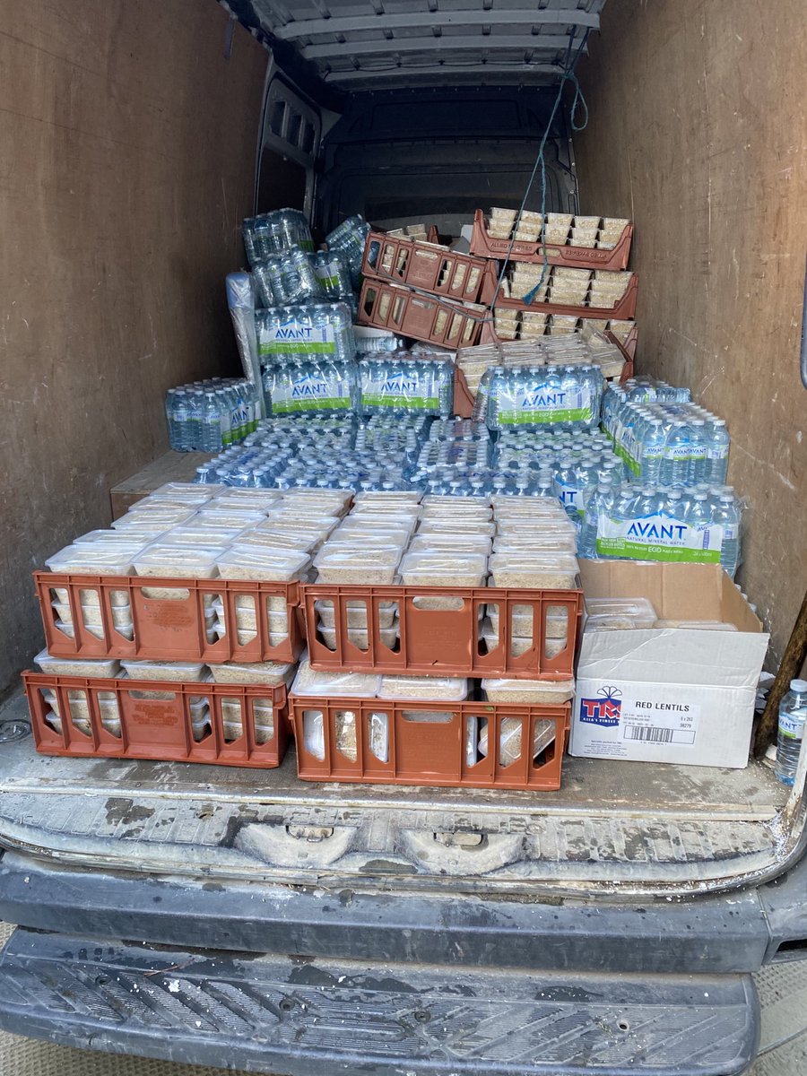 shamaskhan77's tweet photo. Alhamdulillah today we have packed 1500 meals at Baitul Futuh to send to Dover. 35 volunteers from Baitul Ehsan and Islamabad regions came to help on very short notice. https://t.co/z0AL9nv6u6