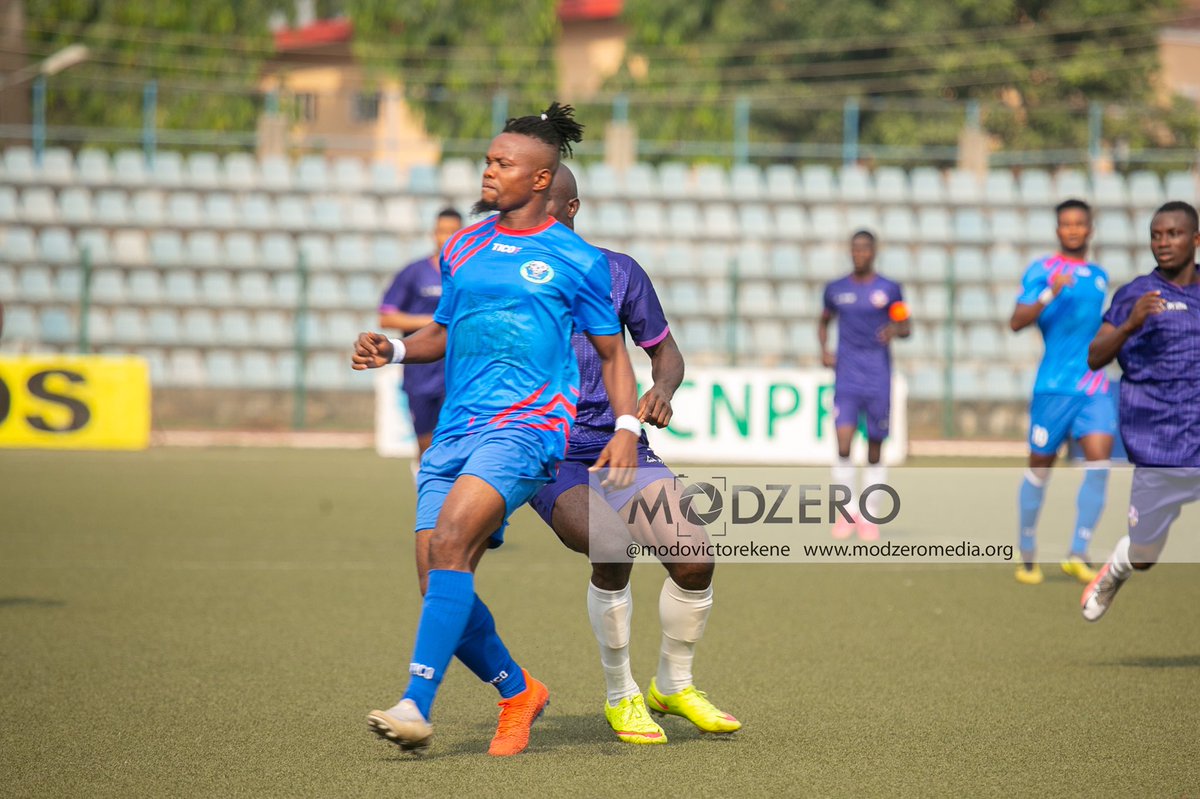 Keenly contested first 5 mins, no team was taking prisoners and  @Warri_Wolves_FC defense thought they left the key to their net in Warri.