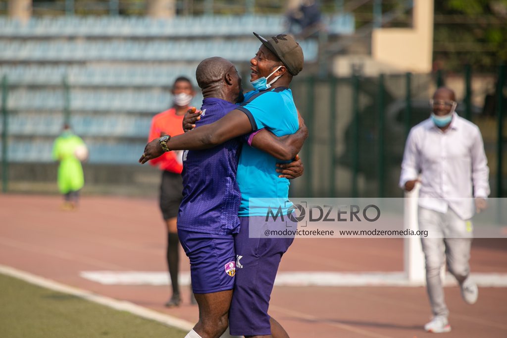 Until Ogwu was needlessly fouled(don’t even know if it was a corner or foul cos it was practically on the corner kick arc) and Bala delivered a sublime that was met by the never aging Odeyemi who powered a header past the rooted keeper for  @MFMFC_Lagos first league goal.