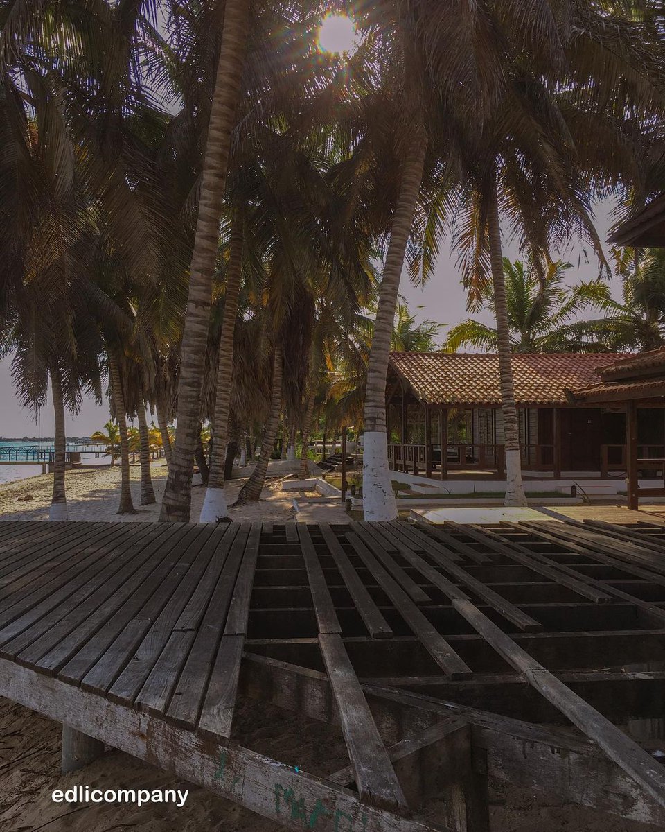 edlicompany's tweet photo. É preciso sair da ilha pra ver a ilha, não nos vemos se não saímos de nós. 🏝 #gratidao #viver #angola #luanda #pic #pics #pictures #natureza #photographer #image #imagem #africa #África #foto #fotografia #mussulo #natural #ilhadomussulo #produzir #produção #realização #goals https://t.co/YFdR4R5qQ2