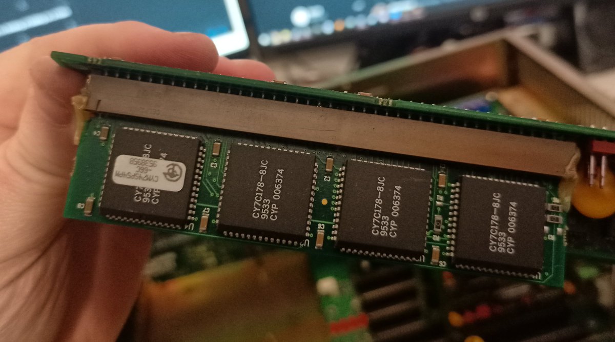 You might think this over here is the RAM.It's not, not exactly. This is a cache card! It adds external cache to the CPU.It's got 4 of these CY7C178-8JCs. So this is a 256 kilobyte cache.