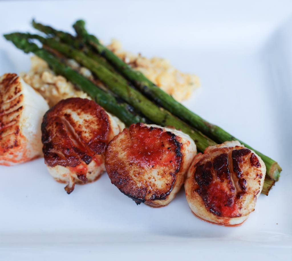 Tavern_MFarms's tweet photo. Pan Seared Sea Scallops on a Sunday sounds scrumptious to us! Try to say that 5x fast! 

#kceats #kcfoodiefinds https://t.co/wdyjjBKsRc