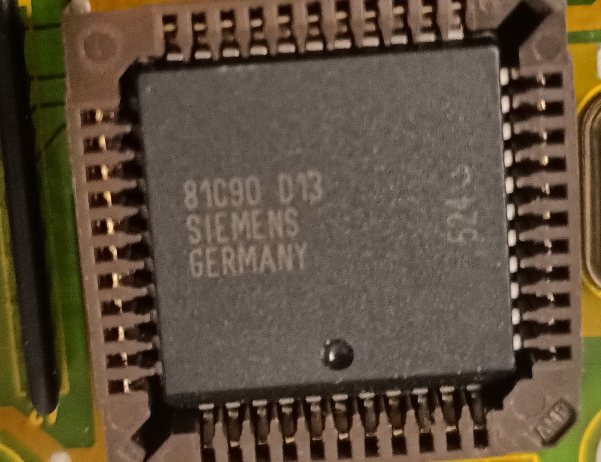 Ahh, yep.The big chip on it is a Siemens 81C90, which is a CAN bus controller.