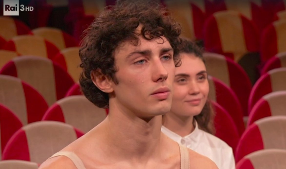 #RicomincioDaRai3 Un pugno in faccia agli "stronzi"