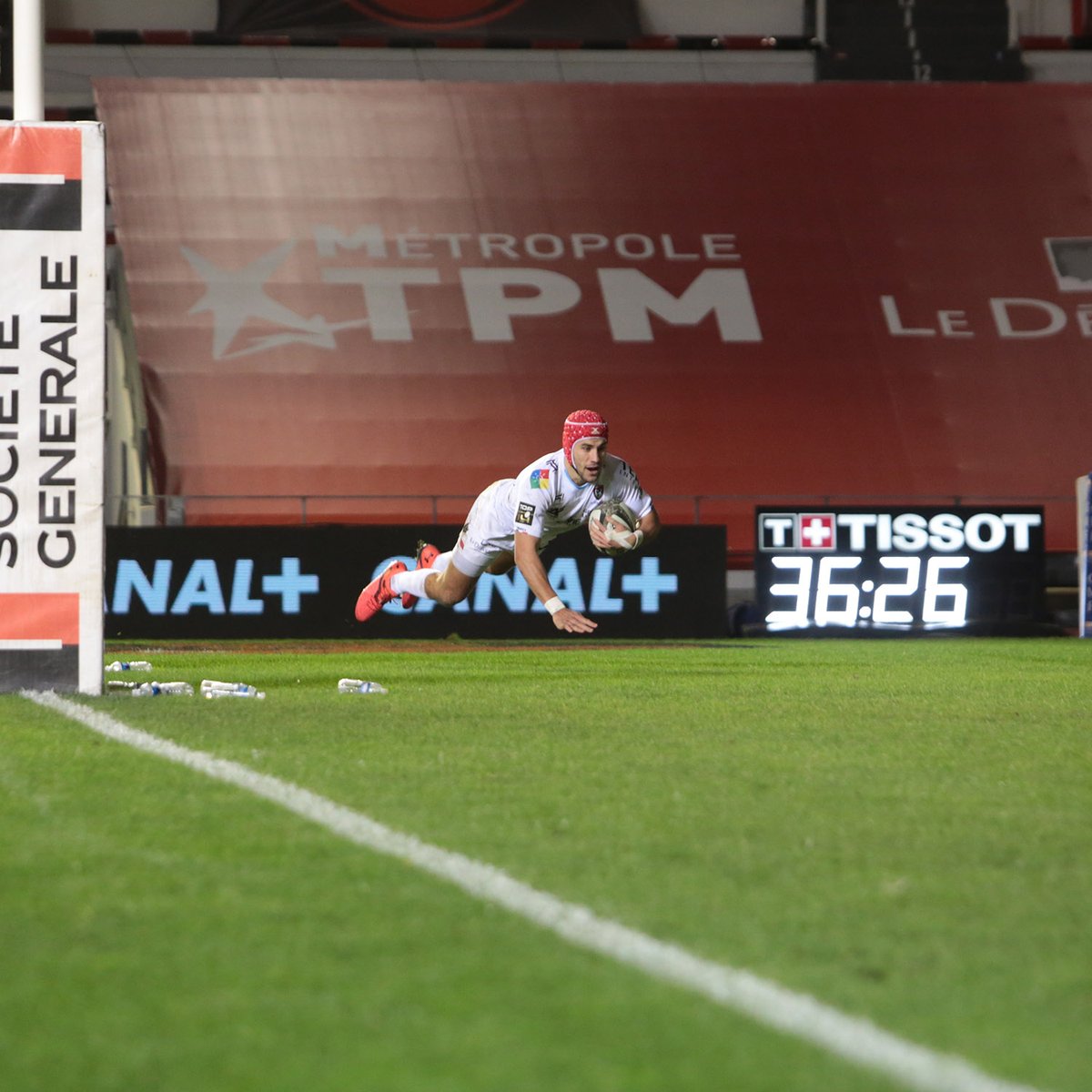 #RCTASM 🎁 𝘾𝙖𝙙𝙚𝙖𝙪 𝙙𝙚 𝙉𝙤𝙚̈𝙡 𝙖𝙫𝙚𝙘 2 𝙟𝙤𝙪𝙧𝙨 𝙙𝙚 𝙧𝙚𝙩𝙖𝙧𝙙 ! 🔴⚫
👏Auteur d'un triplé, Gabin Villière a été élu Toulonnais du match sur l'Appli Mobile du RCT
