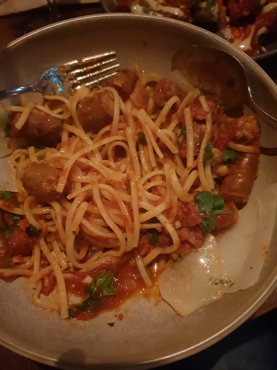 Ruby_OW's tweet image. Went out for dinner today for my dad and aunts birthday. Had a great time even though we had to sit on two different tables cause of Corona 😀 The chocolate cake was one of the best desserts I have had 😋😋