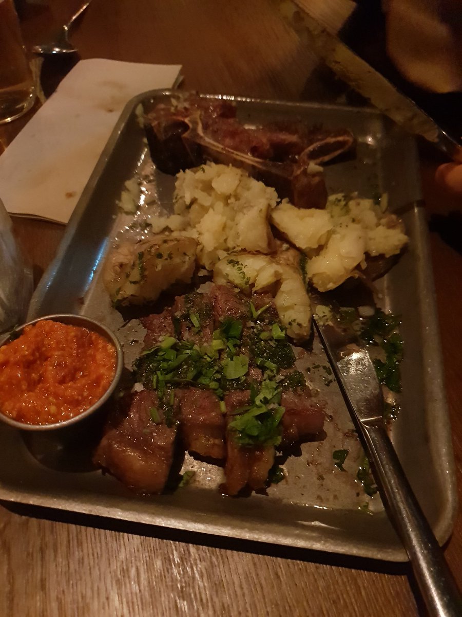 Ruby_OW's tweet image. Went out for dinner today for my dad and aunts birthday. Had a great time even though we had to sit on two different tables cause of Corona 😀 The chocolate cake was one of the best desserts I have had 😋😋