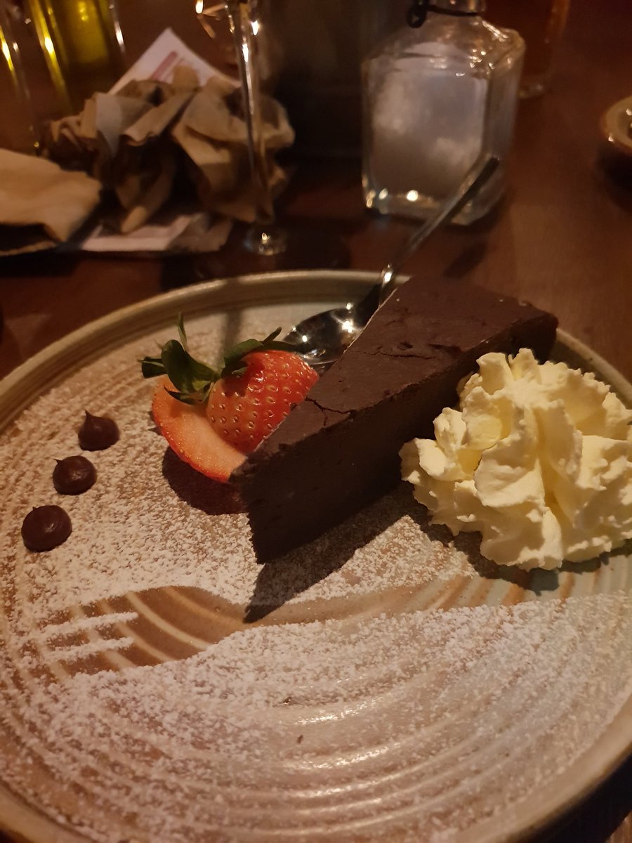 Ruby_OW's tweet image. Went out for dinner today for my dad and aunts birthday. Had a great time even though we had to sit on two different tables cause of Corona 😀 The chocolate cake was one of the best desserts I have had 😋😋