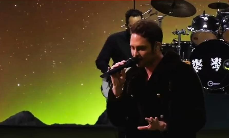 RBD_oficial's tweet image. ¡Seguimos con la emoción al 💯 ! Gracias a ustedes por tanto cariño, ¿Qué les pareció #SerOParecer?