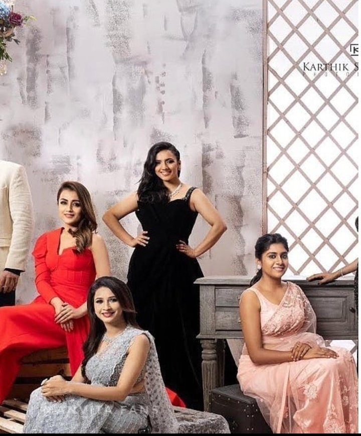 EqS4lj8W8AAns6w?format=jpg&name=900x900