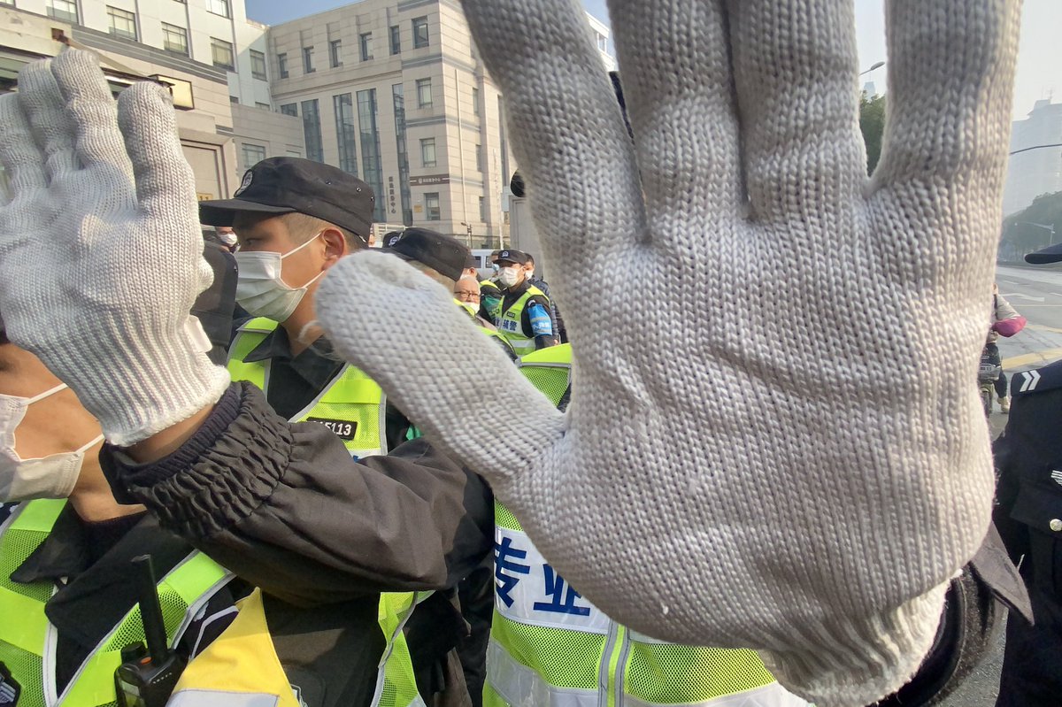 LeoRamirezAFP's tweet image. Policemen stop journalists outside a Shanghai court where Chinese citizen journalist Zhang Zhan - who reported on Wuhan Covid-19 outbreak, and placed under detention since May - is set for trial. @AFP