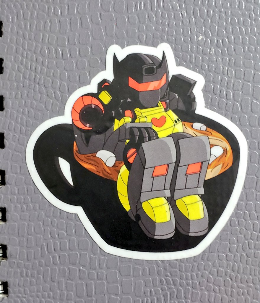  @InaliaKitsune was the first letter I got! cute lil envelopes but can't show bc addresses lol. I first ordered cute stickers to see if my PO box was all good n working, once it arrived to the office it was returned back? I stressed a lot?? ALSO, cute Christmas card n sketchies!