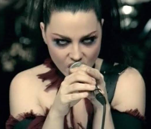 qrpress_'s tweet photo. 17 años de uno de los temas y videos más destacados de Evanescence: ‘Going Under’ https://t.co/Po7EtK5h9x https://t.co/g0LrNlnmHq
