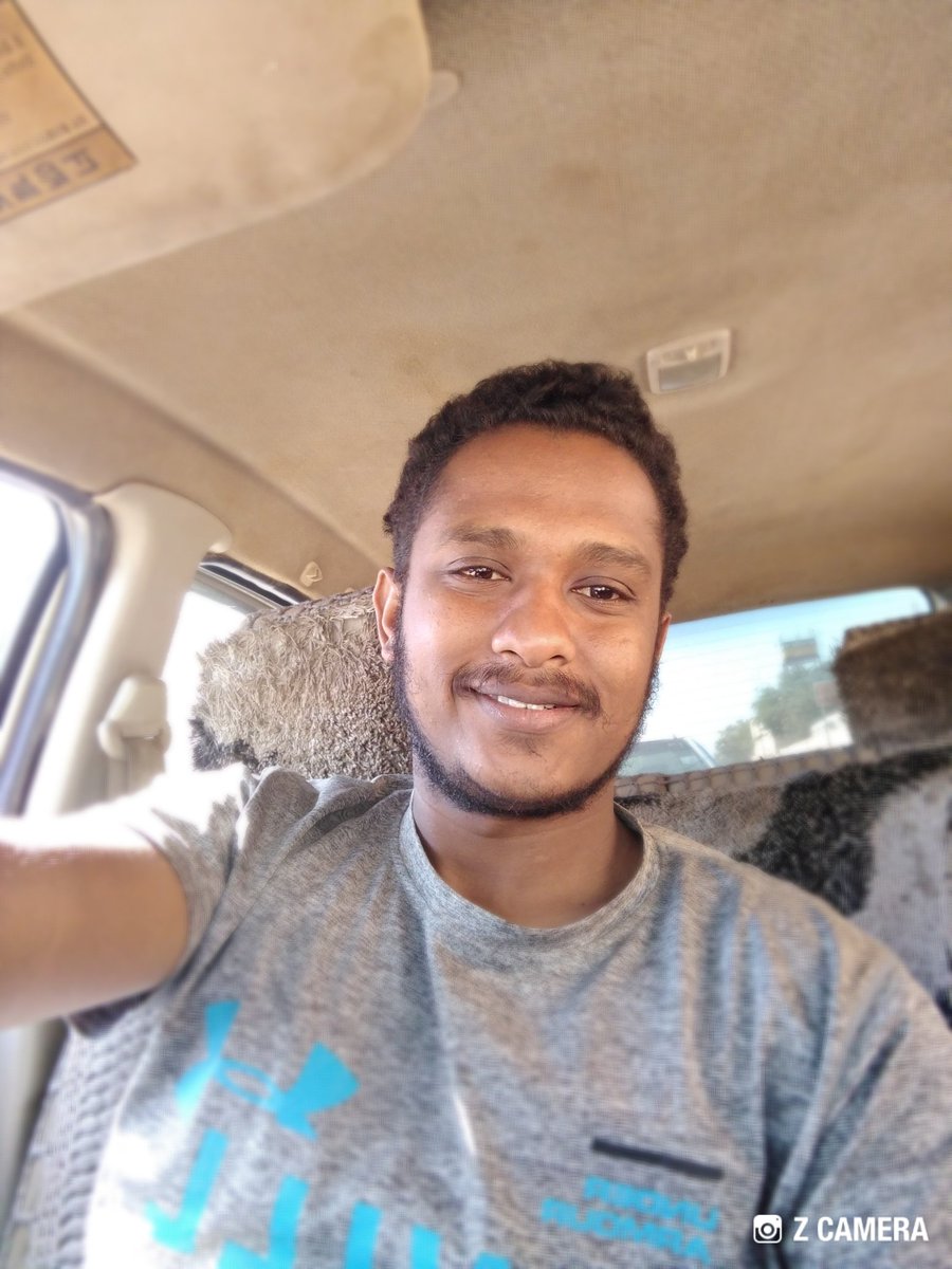 قد يختارك احدهم من وسط الزحام ويتمسك بك ويقول لك بملئ فمه :
"رخصتك وشهادة البحث" 💔😎