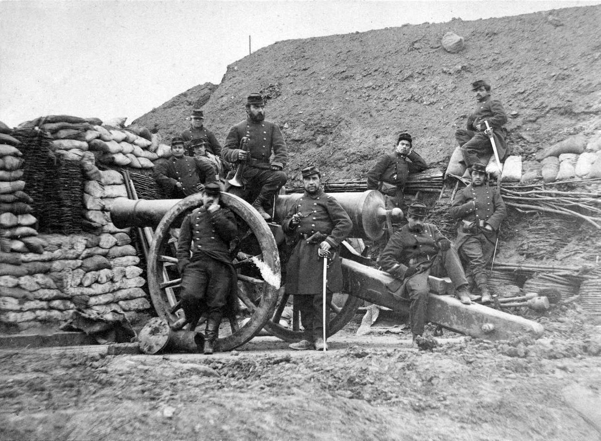 4/ As the intensity increased, French artillery within the ramparts began to return fire; the guns located on the north western walls being particular active in targeting the German heavy batteries at Halles where the German gunners suffered numerous casualties.