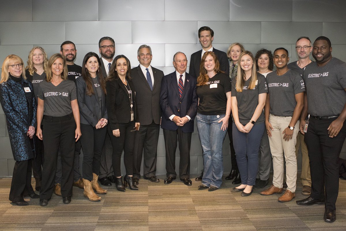 austinenergy's tweet photo. In January 2019, when @austintexasgov was named a winning city in the American Cities Climate Challenge, we made a goal to spur #EV growth + adoption by selling 5K electric vehicles by the end of 2020. We just surpassed that goal by 204 🚘! Austinites are saying #Goodbye2Gas! https://t.co/HErmjgbIJB