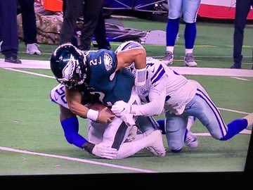 BrendenDeeg_'s tweet photo. This was called a fumble. Unbelievable. https://t.co/wxhytKA6KK