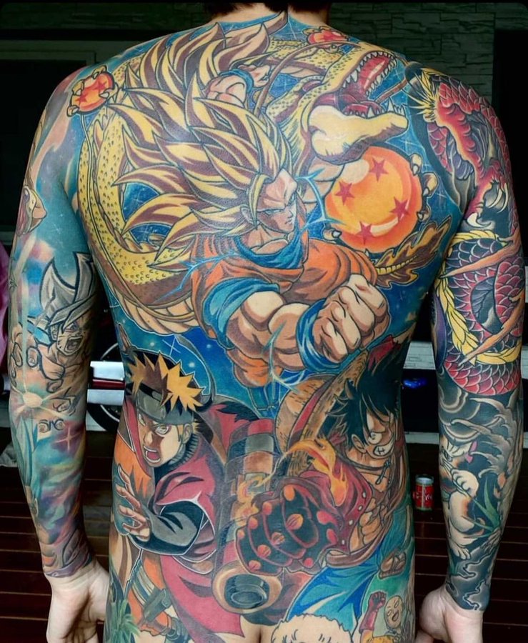 Dragon Ball Goku Naruto E Rufy Combattono Assieme In Questo Gigantesco Tatuaggio