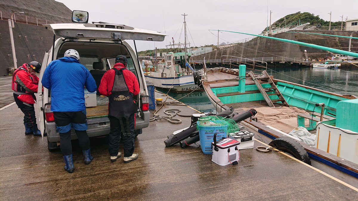 いわさんね 不動丸 八丈小島渡船 毎年恒例荷物が多い