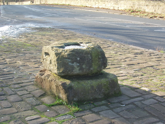 erect a stone cross at an area outside the city where trading could take place. Some such crosses were termed 'vinegar stones' as they accommodated a small pool within the structure where coins could be sanitised for safer trading. (...)