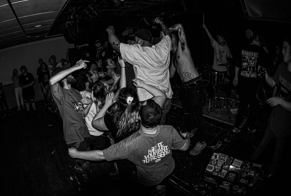 lilyungadampostedatthetraphouse tweet media