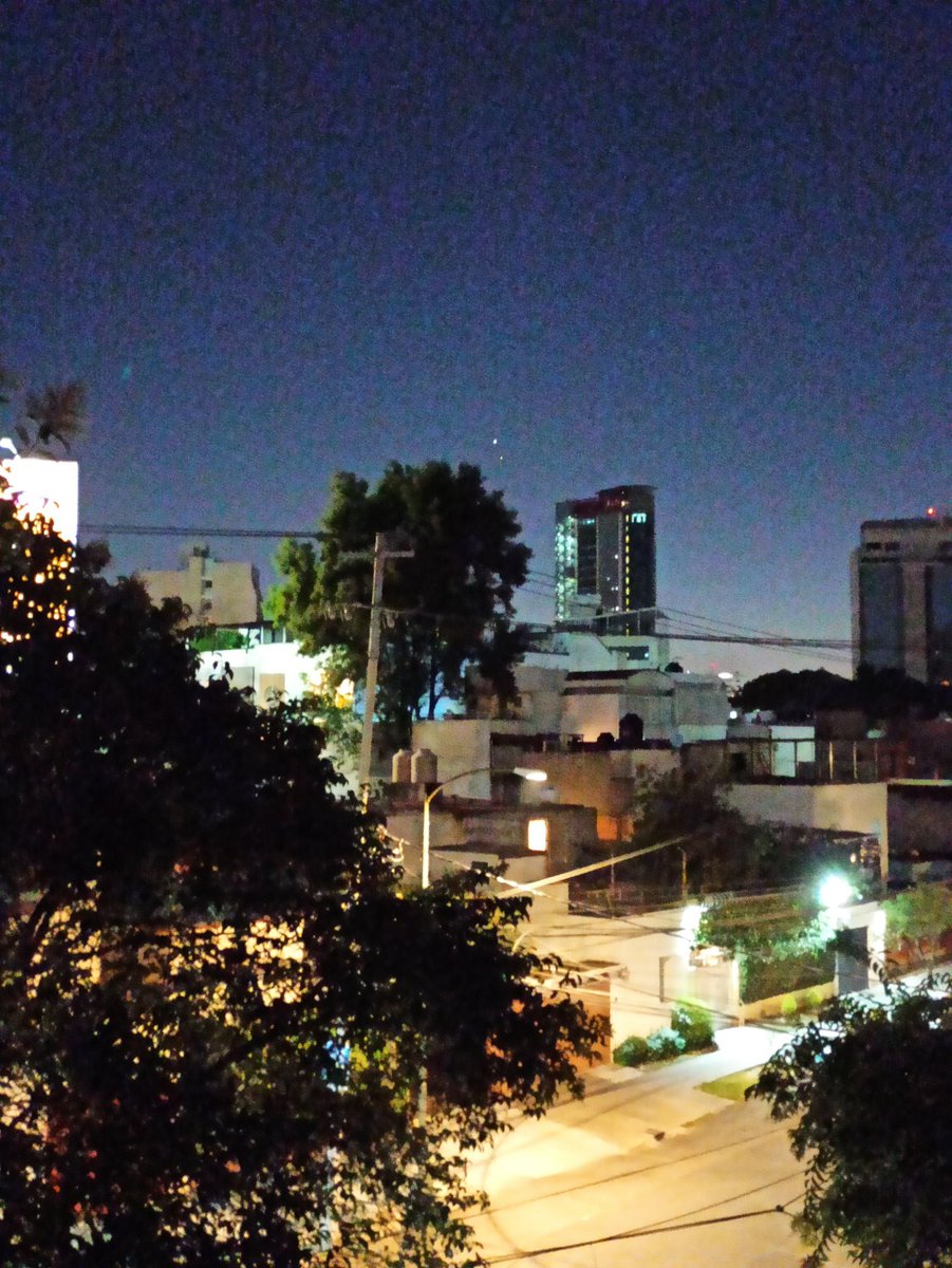 VainillaNFT's tweet photo. I think I just saw Jupiter and Saturn's #conjunction
#jupitersaturnconjunction #Conjunction2020 https://t.co/OnmJP3ARoM