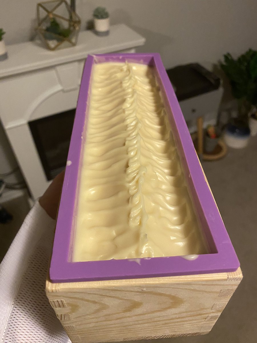 manicdreampixi's tweet photo. I made a goat milk + honey soap with castor oil, cocoa butter, coconut oil, olive oil, shea butter, emu oil, jojoba oil, mango butter and goat milk and honey obv and I JUST !!!! LOOK AT THAT!!! https://t.co/EHQOswQ0Dz