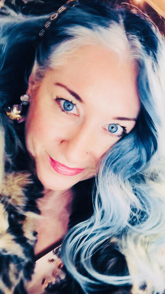 DawnDanielle4's tweet image. Making moves is what we do. . Because WE DESERVE THIS! #musicsync #writingsessions #dawndmusic #collaborations #opportunities