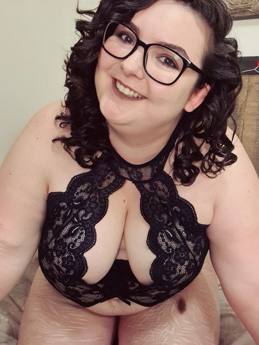 Front and back, come play with me on my Onlyfans 😏 https://t.co/poWTBbWZ4Y