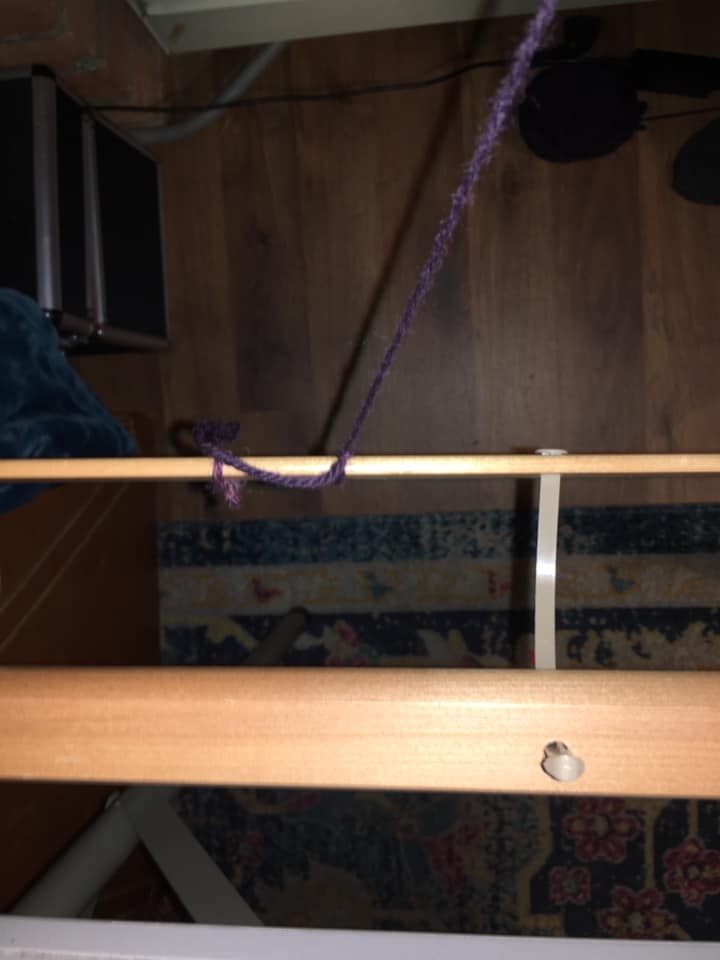 8/ You start by tying a piece of yarn onto the back side of the loom. :