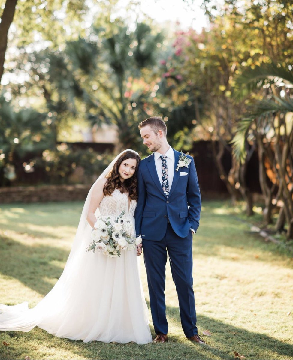 Laura &amp; Mason decided to proceed with their original wedding date of 10/10/2020, while downsizing their 125 guest count wedding to an intimate wedding of 15! ⠀
⠀
With views of Lake Buchanan they had a beautiful wedding ceremony!⠀