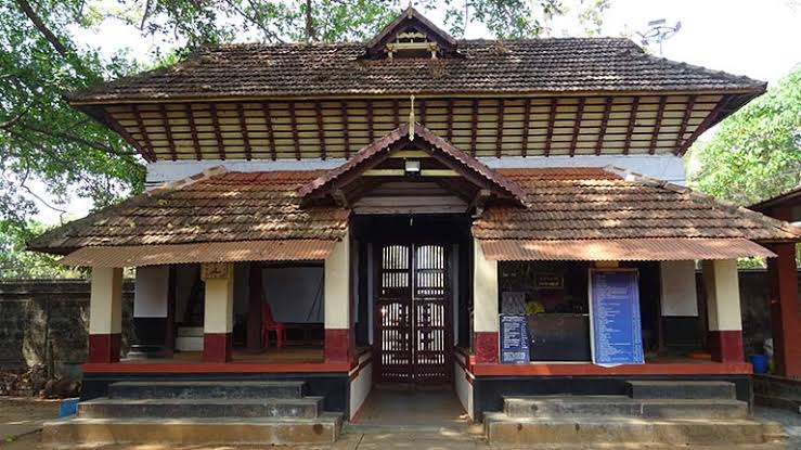 Thrikkangode Sree Randu Moorthy Temple Ottappalam, Kerala.  #keralatemplesThis is very unique temple as Shiva and Vishnu both are in the “linga” form in the same Garbhagriham. The Srikovil is in a circular pattern. Temple's Prathishta was done by Parasurama.