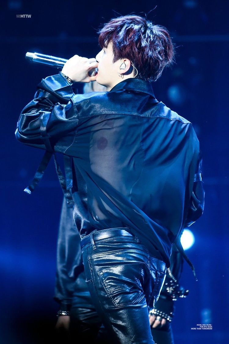 Yoongi in THIS stage outfit 