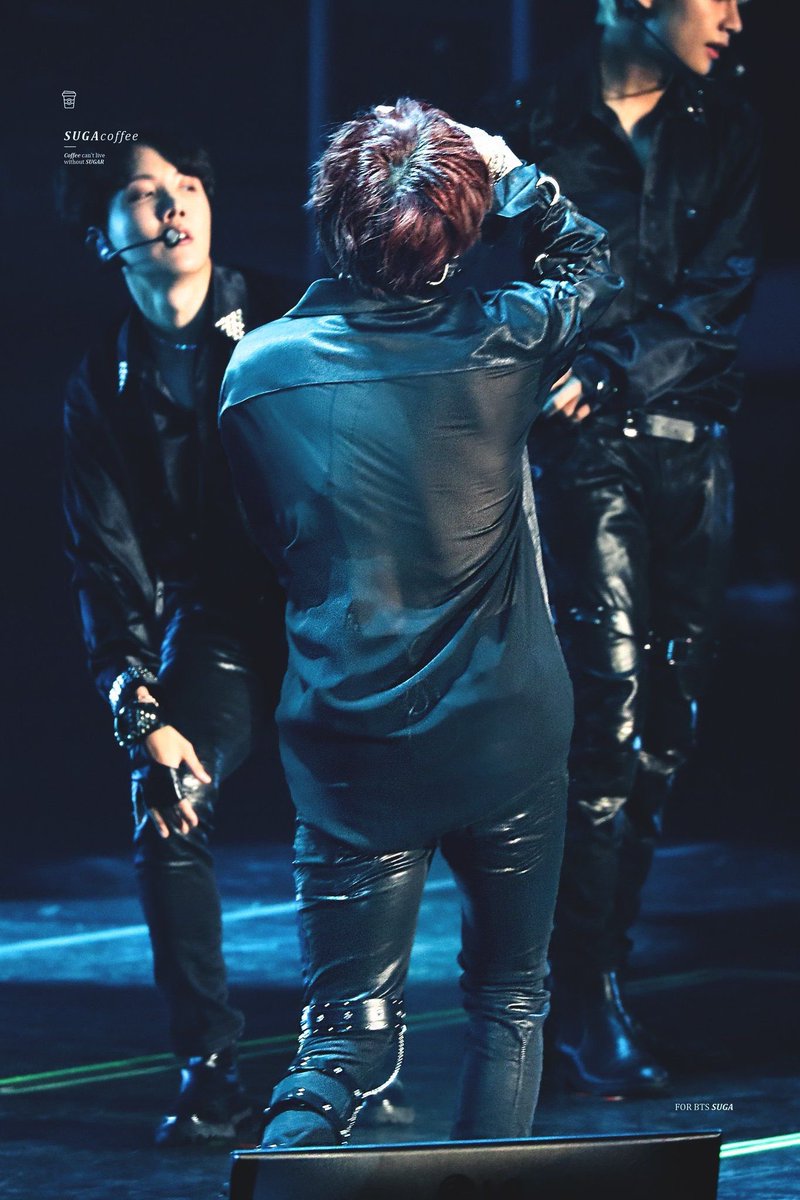 Yoongi in THIS stage outfit 