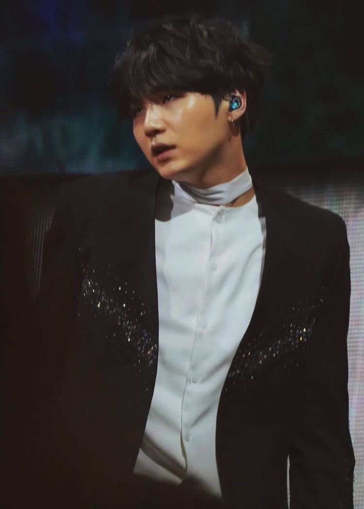 Yoongi doing what most vampires can’t 