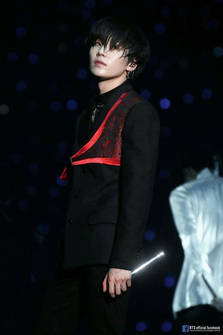 Yoongi doing what most vampires can’t 