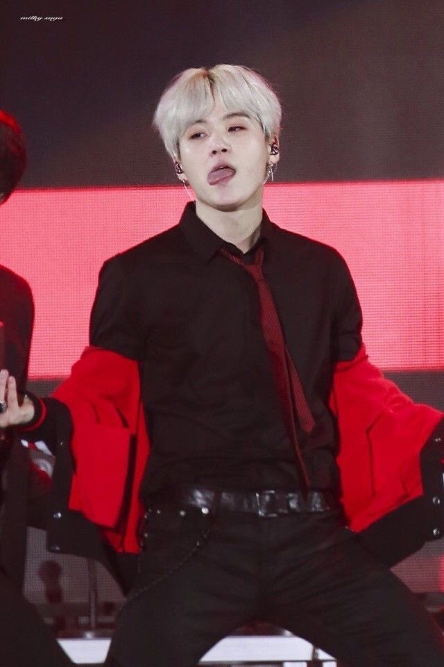 Yoongi and the jacket off the shoulder agenda 