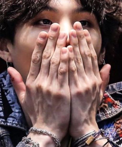 Yoongi knows that we know he knows about his hands 