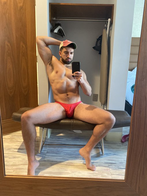 RT if I&rsquo;m finessing https://t.co/557DeRB59Q