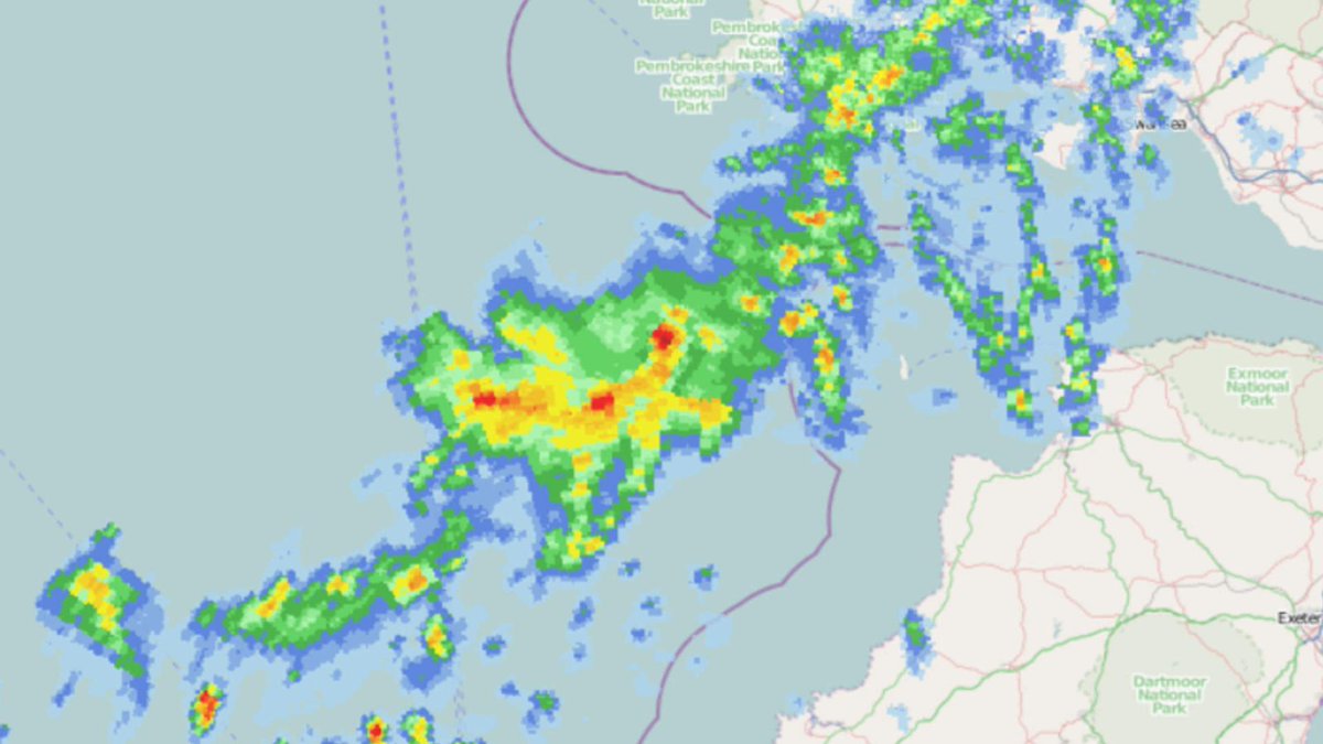 UK Thunderstorm Updates tweet media