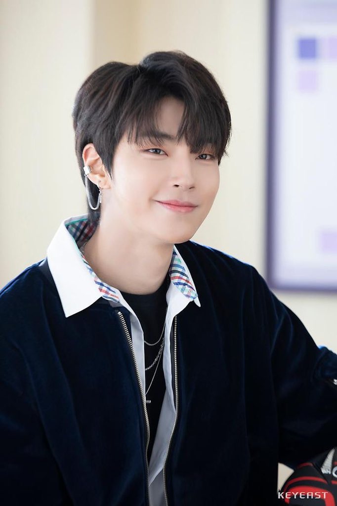 dorameiradiary's tweet image. INFO| Hwang In Yeop está em negociações para ser um dos protagonistas do próximo drama original da Netflix, 'Annarasumanara', baseado em um webtoon. 🗣🗣🗣🗣🗣

Será dirigido pelo diretor de Itaewon Class e Ji Chang Wook está em negociações para o papel principal