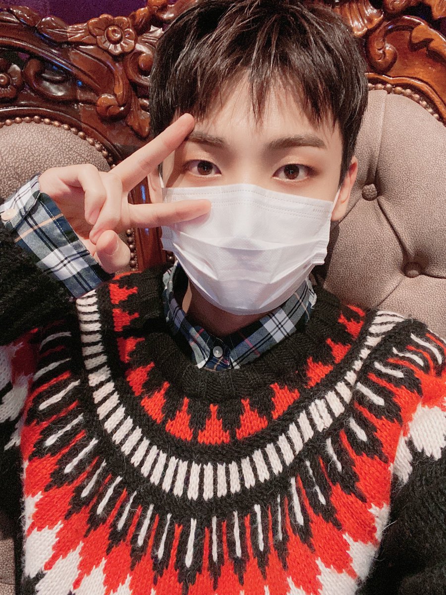 official_ACE7's tweet photo. [#에이스_찬]

보고싶어 초이스🥺
다들 옷도 따숩게 입고, 마스크도 잘 끼고 다니고 있죠??
안 그럼 나의 맴이 많이 속상할 것 같으네요😭
뭐... 그것보다도 보고싶다 보고싶어!!
초이스 사랑해💛💛

#ACE #에이스 #CHOICE #초이스
#Mask #마스크 #필수착용 #😷 https://t.co/AKdUlFGNQn