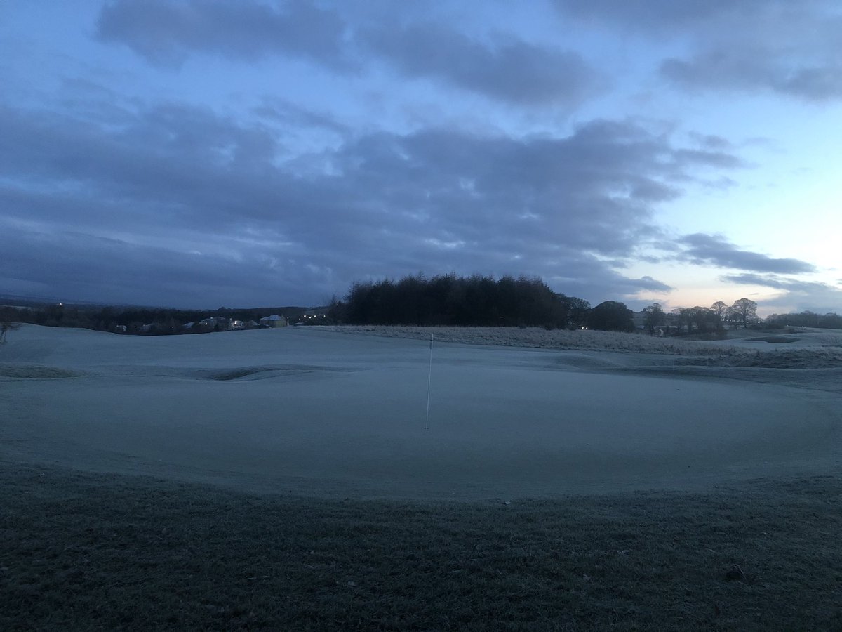 98Angus's tweet image. Lows of -4 overnight. Winter greens will be in place all day @RGCgreenkeepers