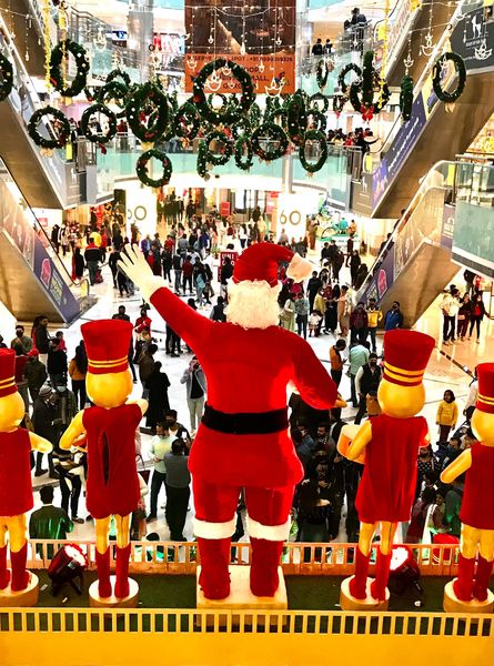 Here's a glimpse of #Christmascelebrations at your favorite mall! With a mammoth Christmas installation, dazzling lights, joyous hymns, and Santa Claus! it is indeed an #EnchantedChristmas! #AmbienceMall #XmasInAmbience