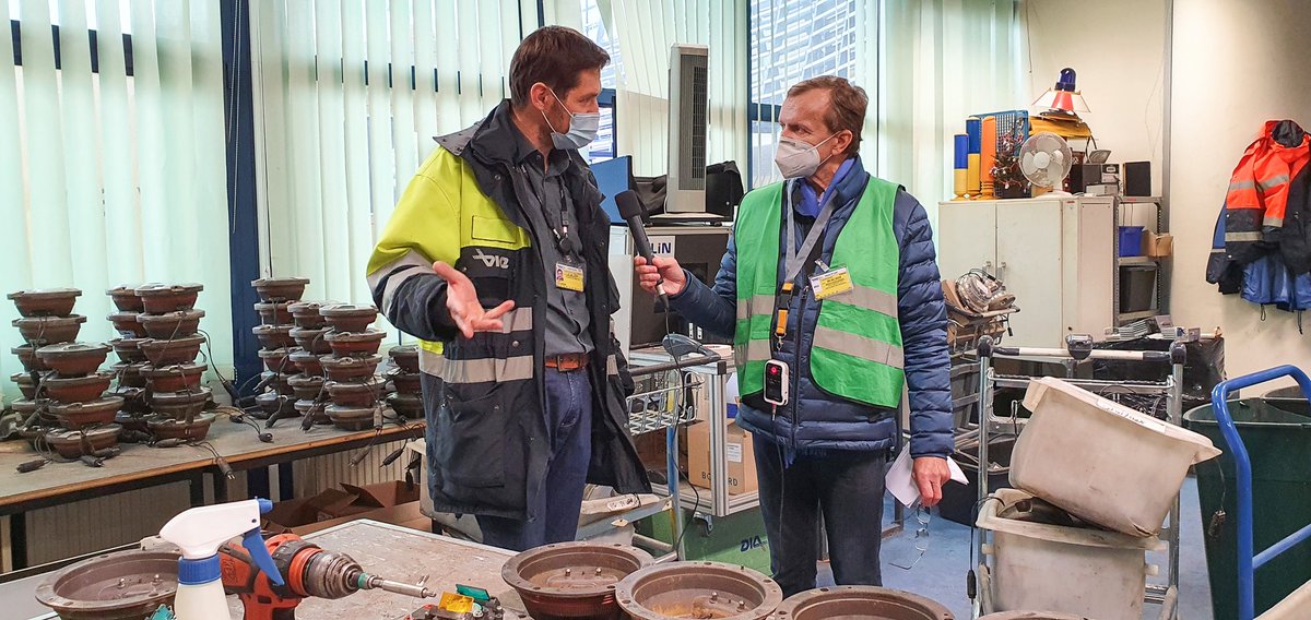 _austrian's tweet photo. #flightcast hat diesmal einen Blick hinter die Kulissen der @flughafen_wien Werkstätten geworfen &amp; mit deren Leiter Thomas Briza gesprochen. In dieser Folge erfahrt ihr, wie die Technik am Flughafen funktioniert. 🪛 Hier reinhören: https://t.co/EIEFviQTxc (Podcast in German only) https://t.co/RvjL1IbKXY