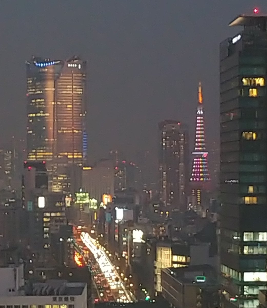 J Oanne 渋谷駅近くから見える東京タワーin Smapカラー 東京タワー Smapとファンが笑顔になれますように