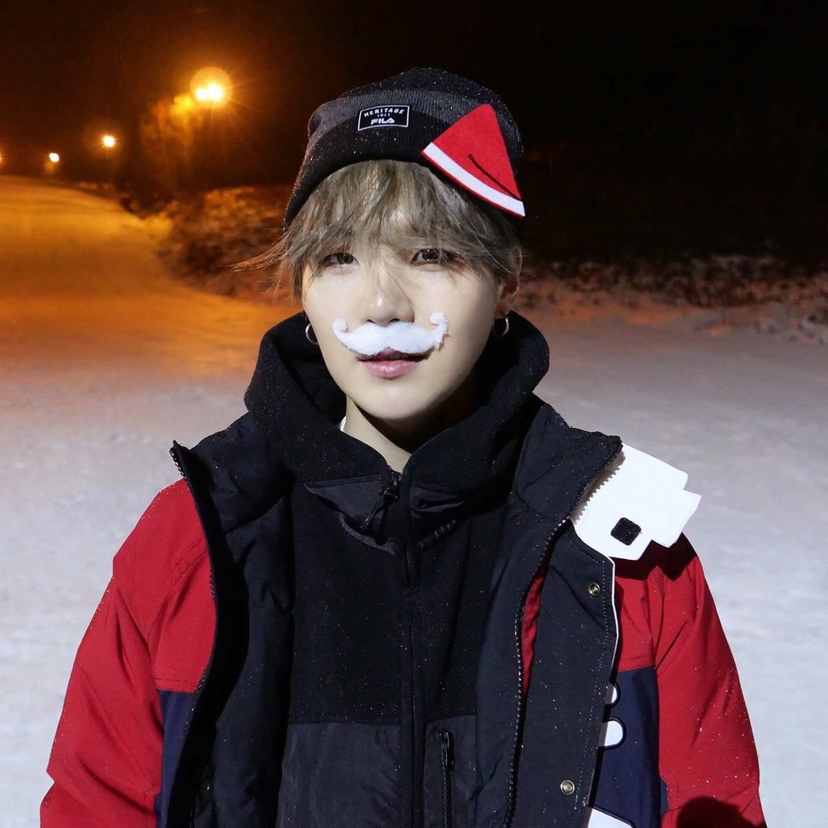 sarahbtsdna's tweet photo. No work for me today... back to bed and some BTS time instead, streaming LGO AND DYNAMITE AND ALL TAEHYUNG SOLOS FOR HIS BIRTHDAY 🥳 #snow #StreamTAEParty @BTS_twt https://t.co/Yc8XzY91L2