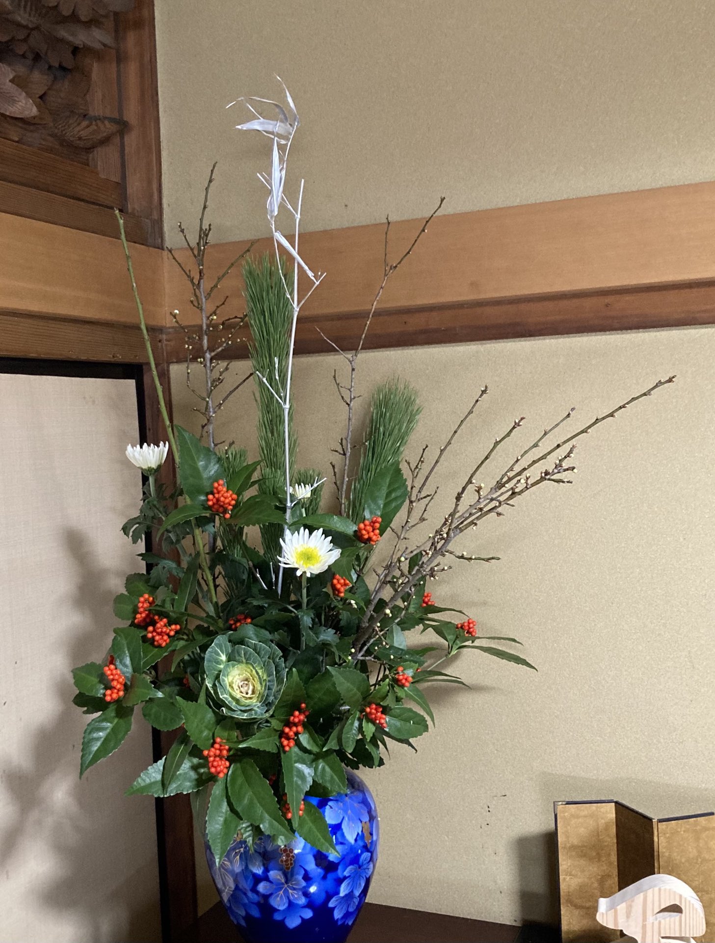 えいえん 花の魔法使い 乳がん根治 お寺さんへの正月花の生け込み完了 新年のお正月は シンプルに 心を込めて ひとつ年越し準備が進みました 花 花が好き 正月花 松竹梅 センリョウ 菊 チビーズ T Co Mzhjo5vnm1 Twitter